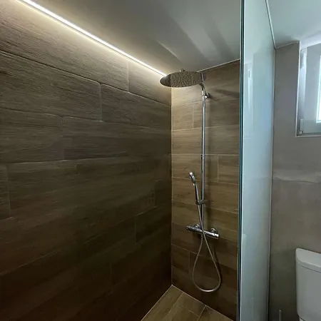 New Modern 2 Bd Flat Just Steps To * Rethimnon