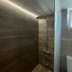 New Modern 2 Bd Flat Just Steps To * Resmo