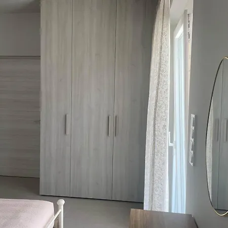 New Modern 2 Bd Flat Just Steps To Апартаменты Ретимно