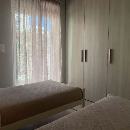 New Modern 2 Bd Flat Just Steps To Daire *