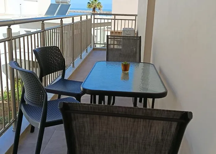 Апартаменты New Modern 2 Bd Flat Just Steps To