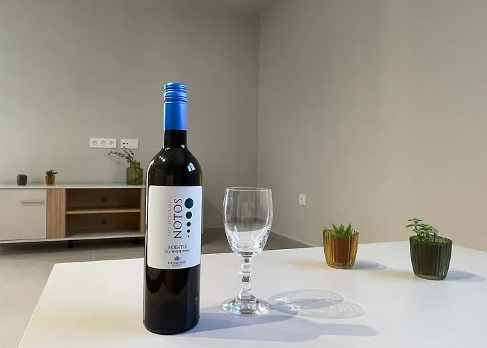 New Modern 2 Bd Flat Just Steps To Апартаменты Ретимно