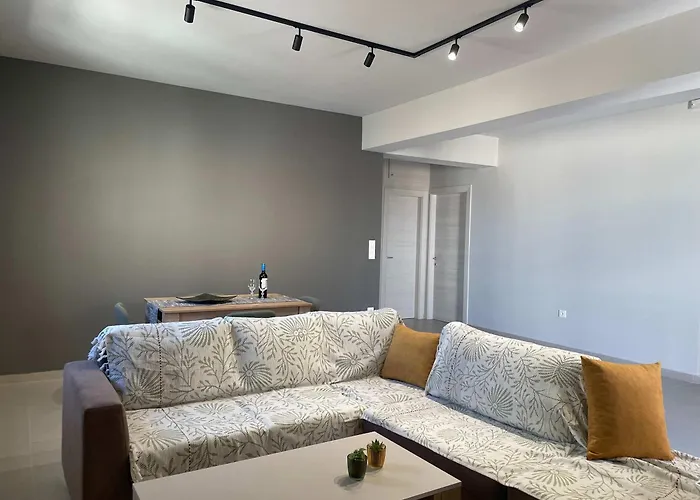 New Modern 2 Bd Flat Just Steps To Διαμέρισμα