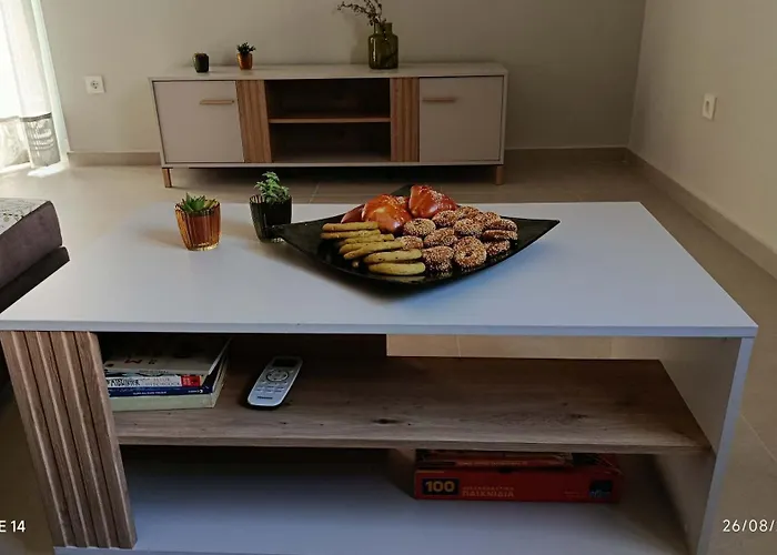 Апартаменты New Modern 2 Bd Flat Just Steps To Ретимно