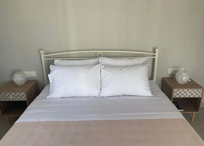 New Modern 2 Bd Flat Just Steps To *