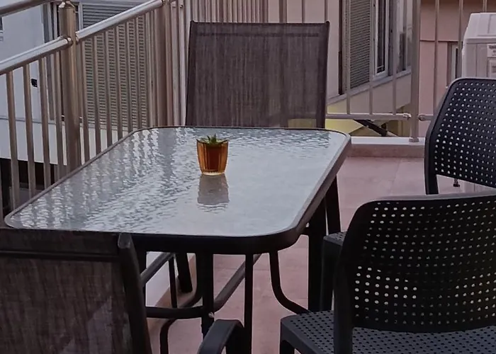 New Modern 2 Bd Flat Just Steps To *